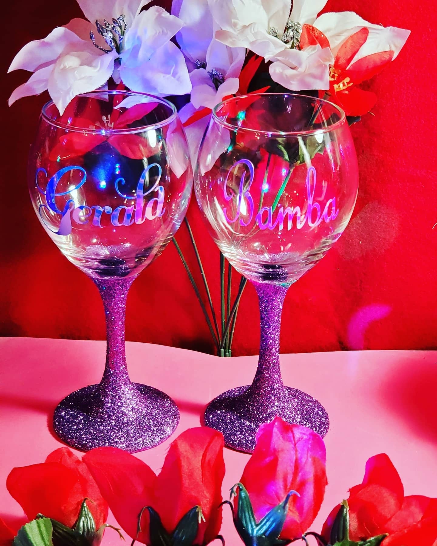 Gliterred  Personalized set of 2 Wine Glasses