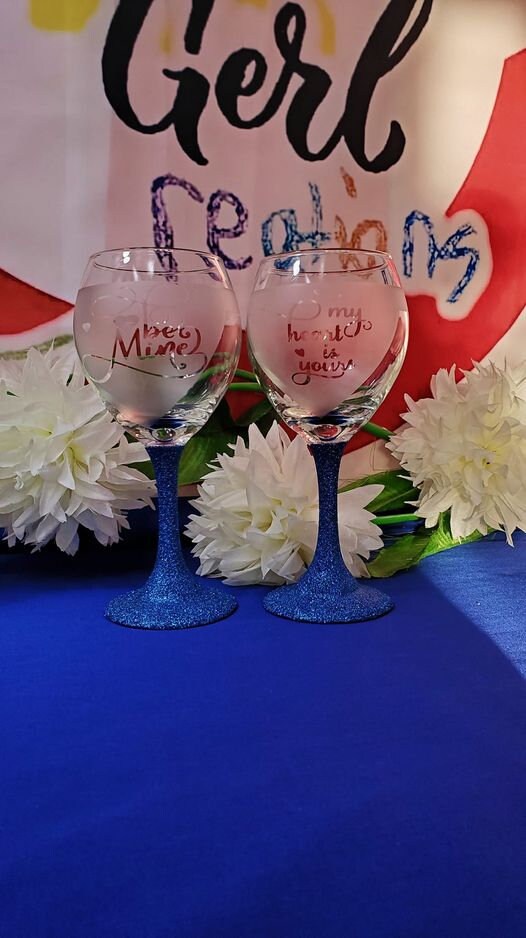 Set of 2 Wine Glasses Etched/Glittered