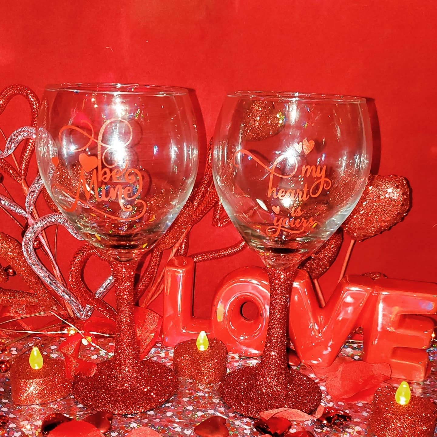 Gliterred  Personalized set of 2 Wine Glasses
